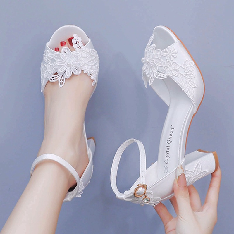 Wide Fit Heels - Женские белые шелковые сандалии на высоком