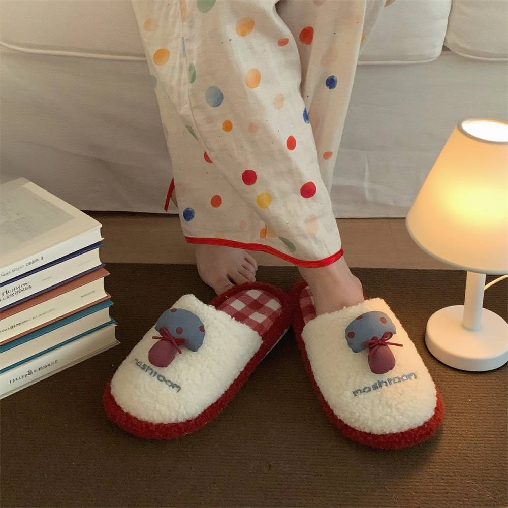 Женские тапочки-грибки, белые  – обзор и цена Fluffy Fur Slipper